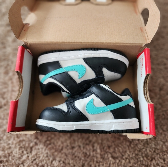 Nike Dunk Low - Picture 4 of 5